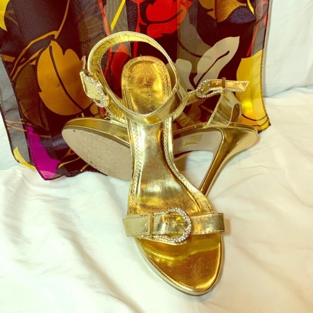 Marichi Mani Gold Heels  7.5M